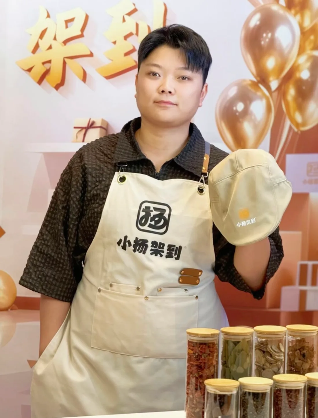 小扬扬展示品牌产品与经营形象